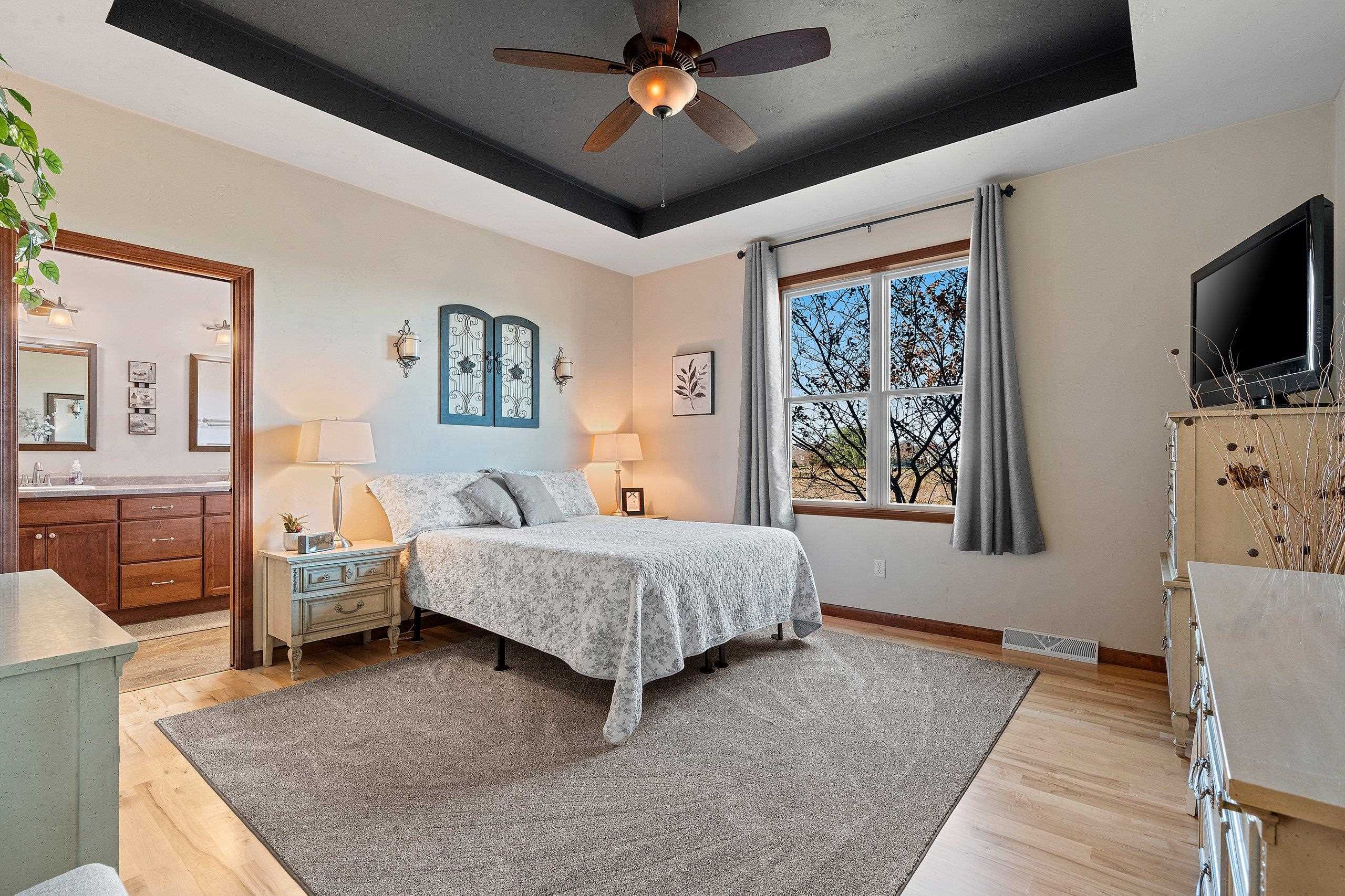 NEENAH, Wisconsin, 54956, United States, 3 Bedrooms Bedrooms, ,3 BathroomsBathrooms,Residential,For Sale,1986561