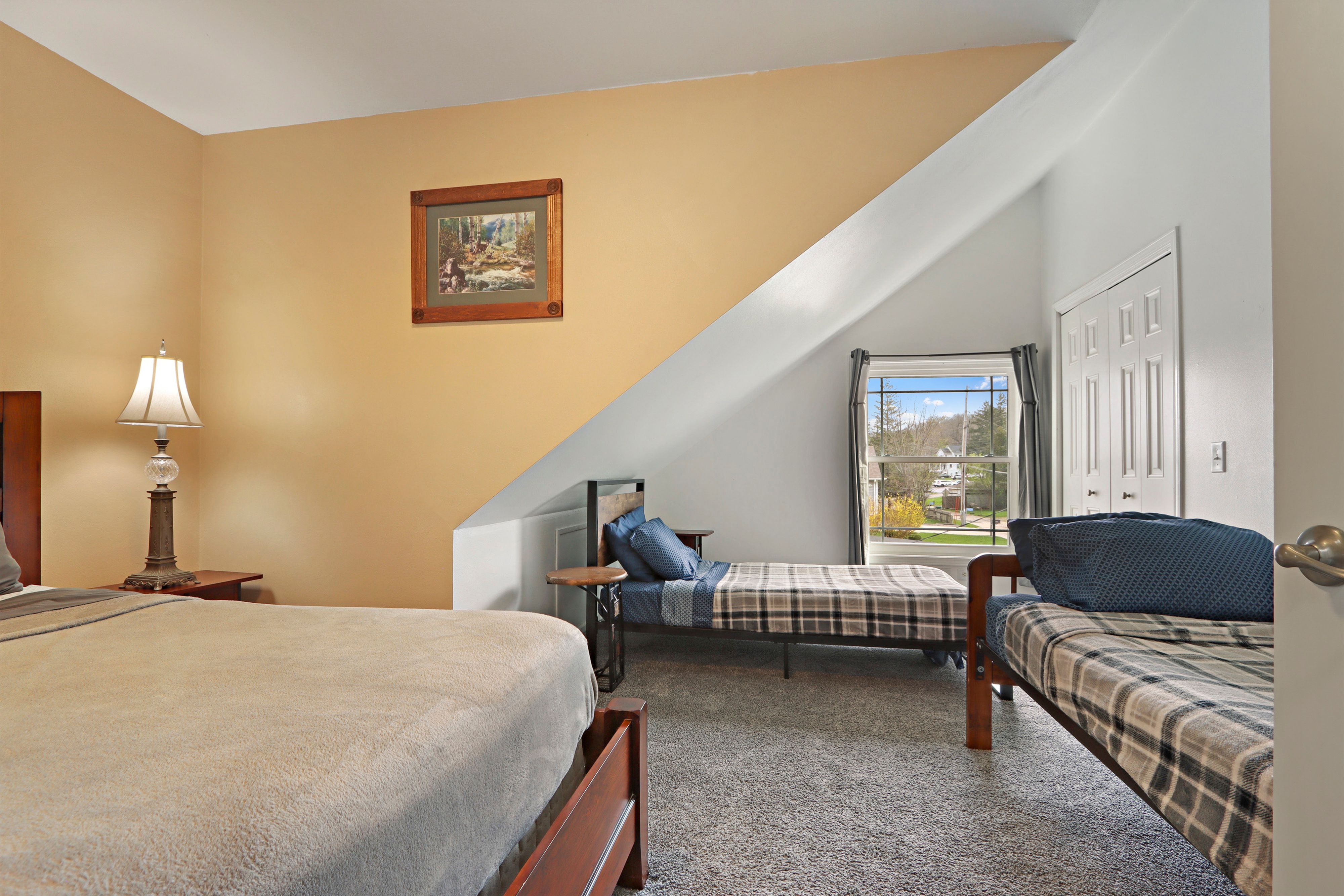  Gracious Lake Como Waterfront Retreat with Proven Rental Income - 物件實景