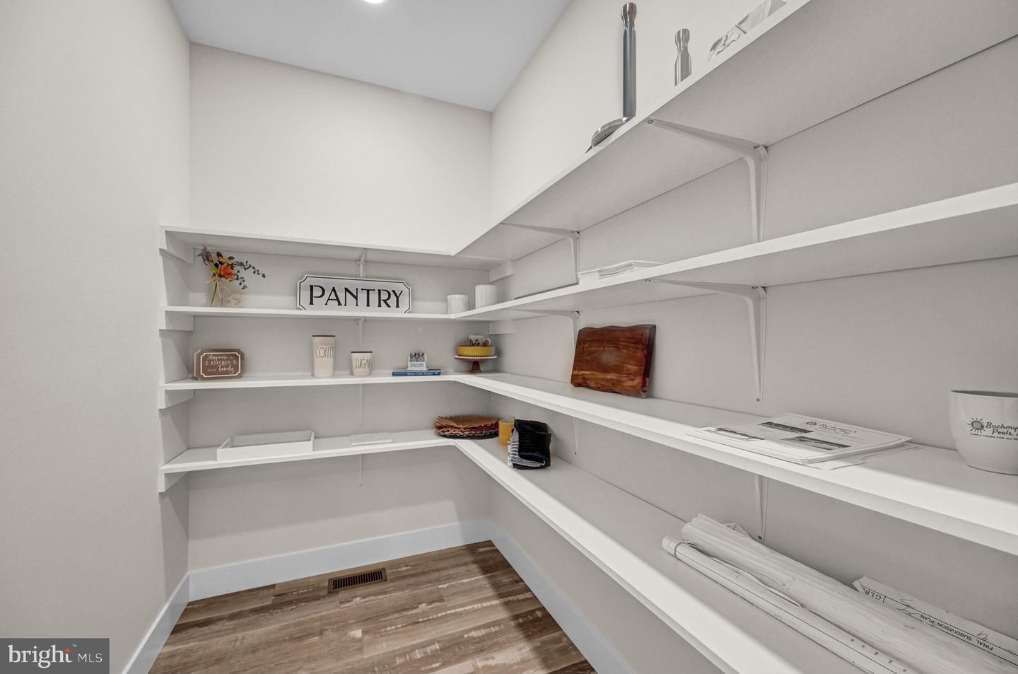 705 Oxford Drive Unit 39, York, Pennsylvania, 17406, United States, 4 Bedrooms Bedrooms, ,5 BathroomsBathrooms,Residential,For Sale,705 Oxford Drive Unit 39,1628330