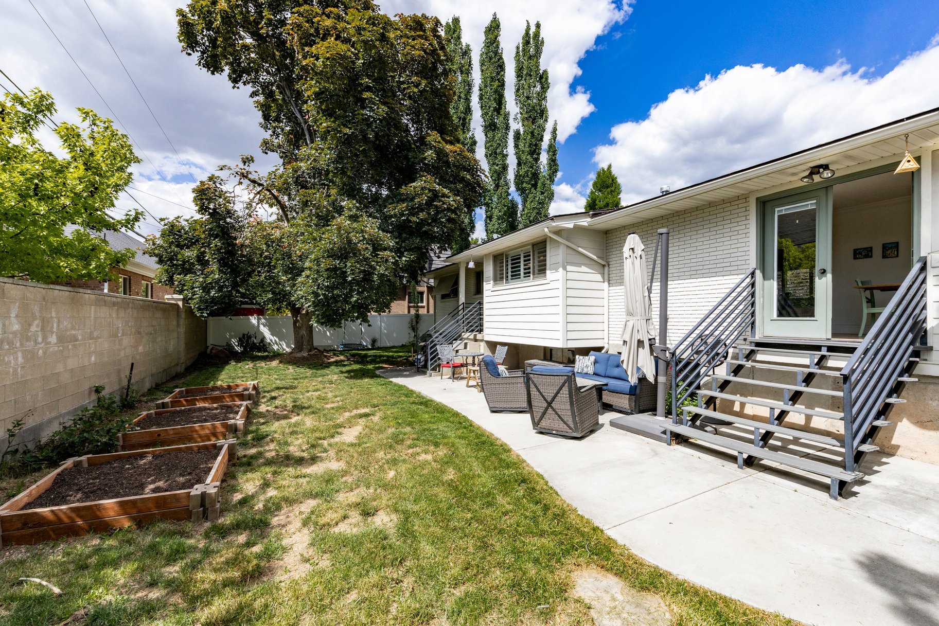  Modernized Millcreek Rambler with Open Living & Private Backyard - 物件實景