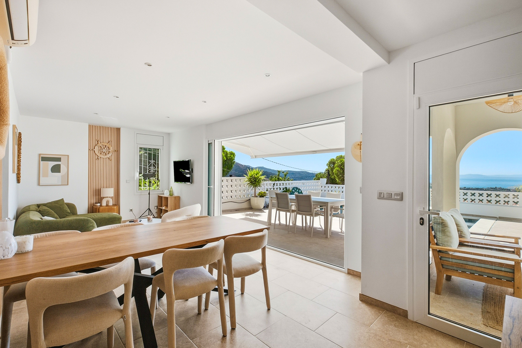 Contemporary villa with pool and panoramic views of Roses Bay - 物件實景