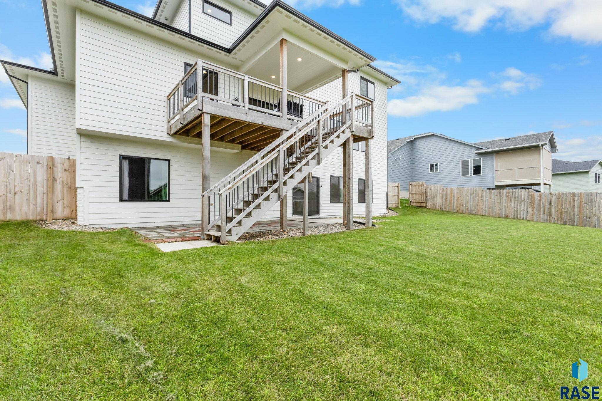Sioux Falls, South Dakota, 57103, United States, 6 Bedrooms Bedrooms, ,4 BathroomsBathrooms,Residential,For Sale,1898339