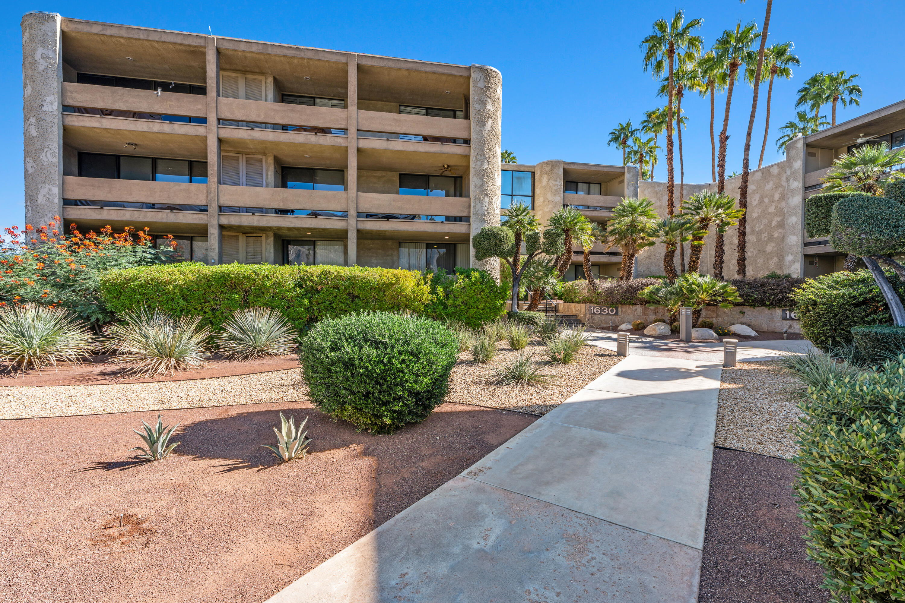 Palm Springs, California, 92264, United States, 2 Bedrooms Bedrooms, ,1 BathroomBathrooms,Residential,For Sale,1960957