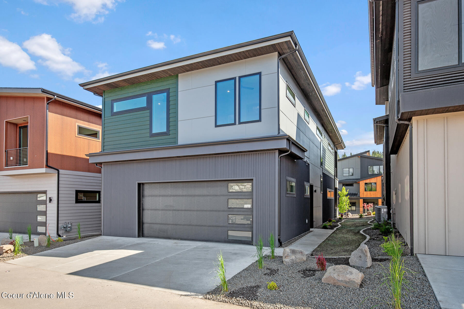 Coeur d'Alene, Idaho, 83814, United States, 3 Bedrooms Bedrooms, ,4 BathroomsBathrooms,Residential,For Sale,2048490