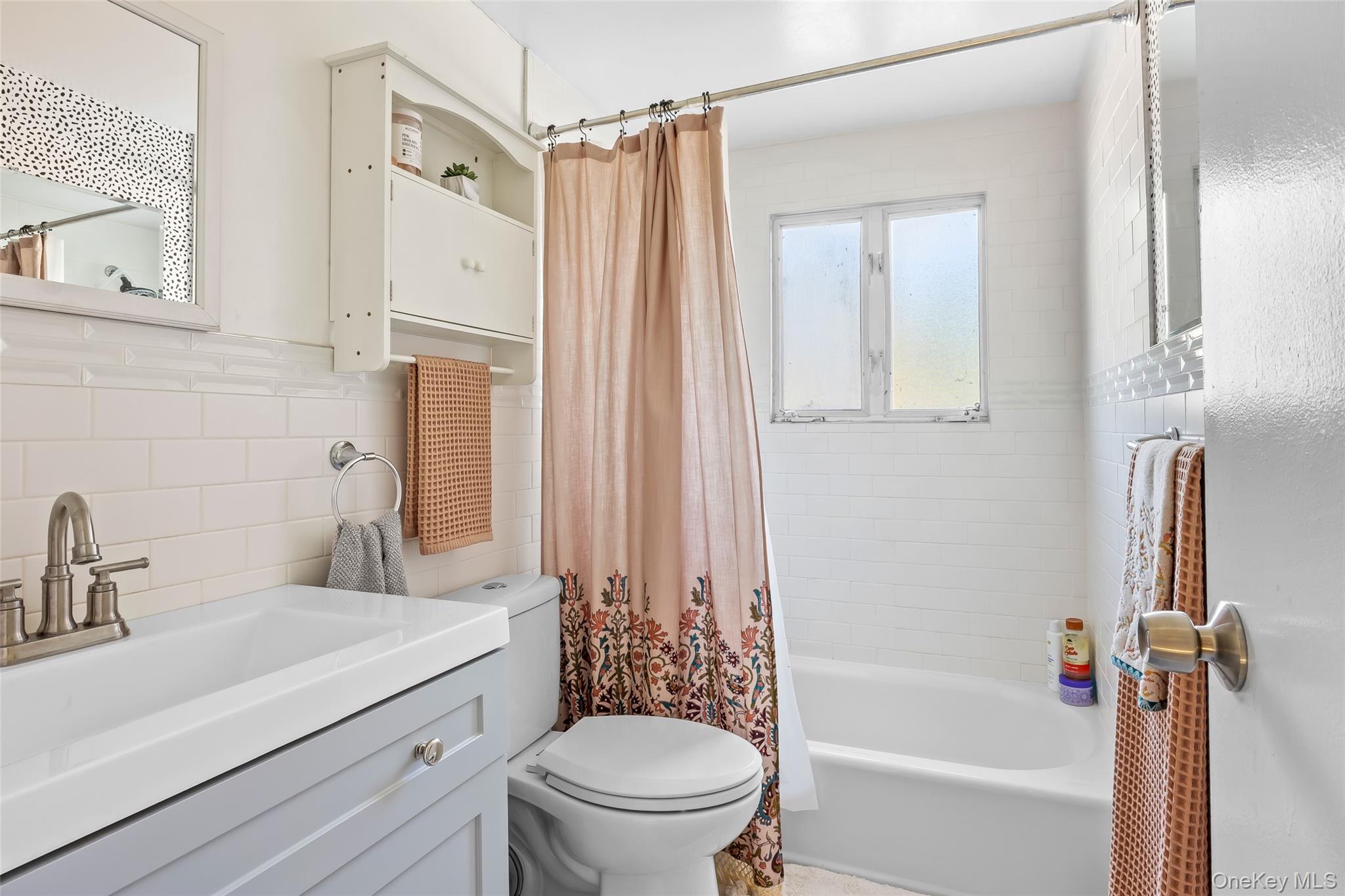 Farmingville, New York, 11738, United States, 4 Bedrooms Bedrooms, ,2 BathroomsBathrooms,Residential,For Sale,1928203