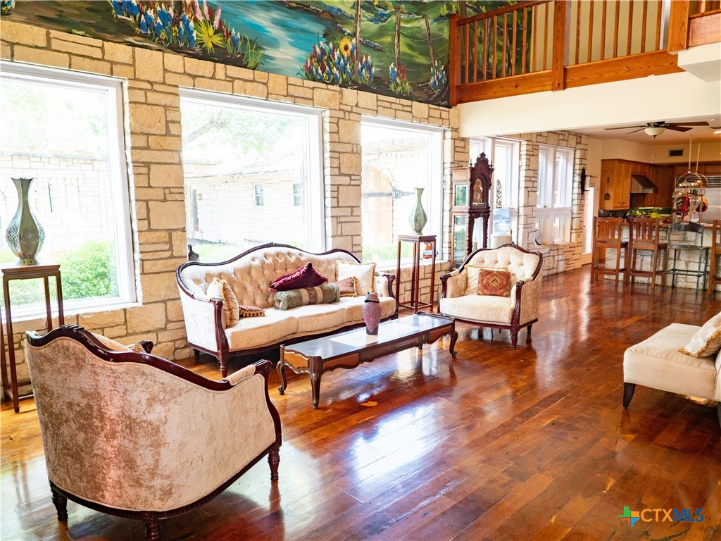 Edna, Texas, 77957, United States, 5 Bedrooms Bedrooms, ,5 BathroomsBathrooms,Residential,For Sale,1770365