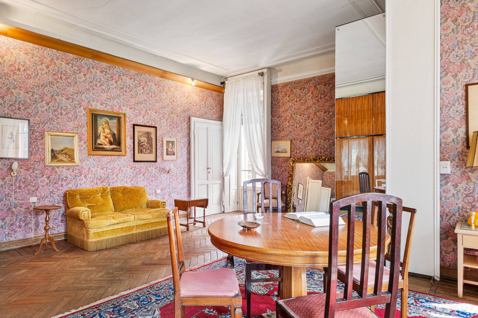 Varese, Varese, 21100, IT, 7 Bedrooms Bedrooms, ,3 BathroomsBathrooms,Residential,For Sale,1796981