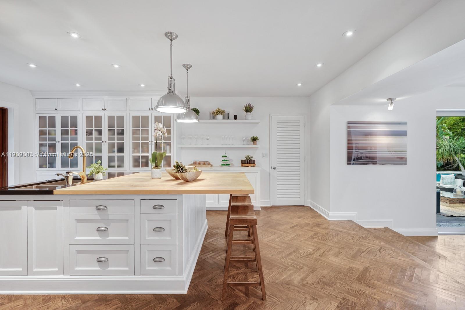 Miami, Florida, 33137, United States, 5 Bedrooms Bedrooms, ,5 BathroomsBathrooms,Residential,For Sale,1987585