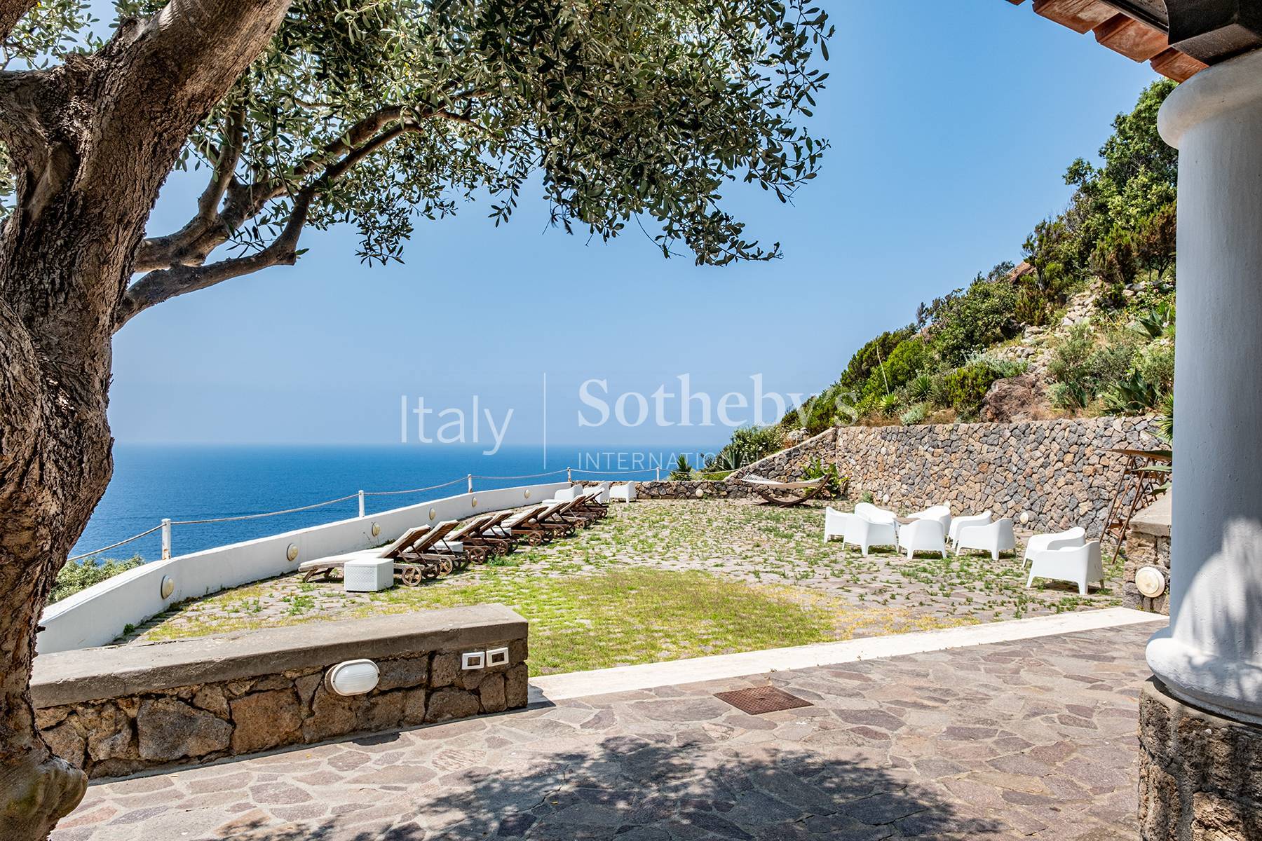  Charming seafront villa in Punta Caruso - 物件實景
