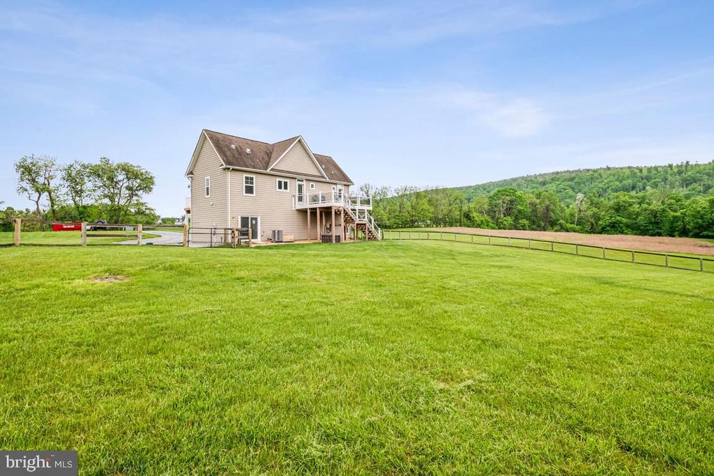 Hillsboro, Virginia, 20132, United States, 2 Bedrooms Bedrooms, ,2 BathroomsBathrooms,Residential,For Sale,1798286