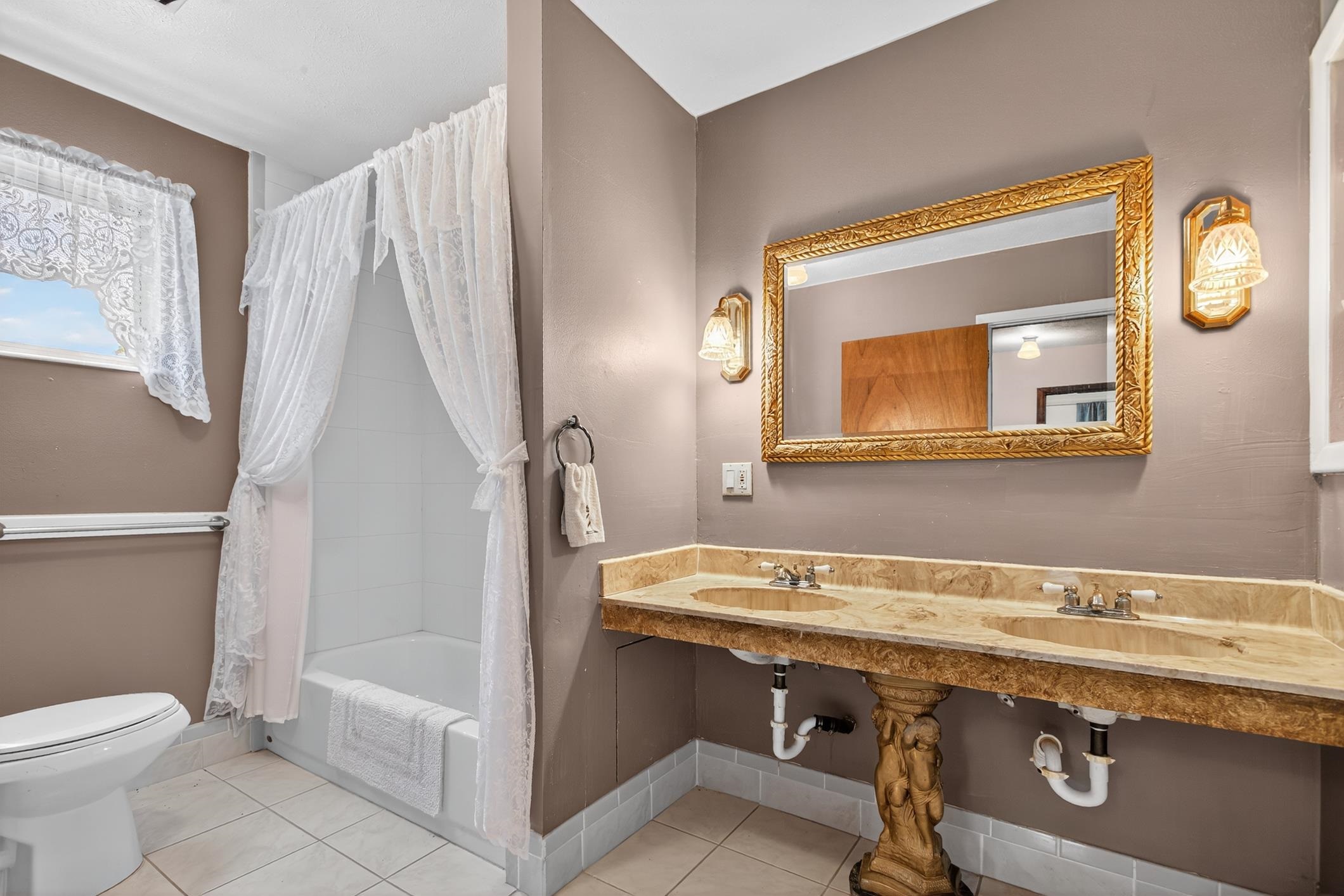 Crescent City, Florida, 32112, United States, 5 Bedrooms Bedrooms, ,3 BathroomsBathrooms,Residential,For Sale,1981097