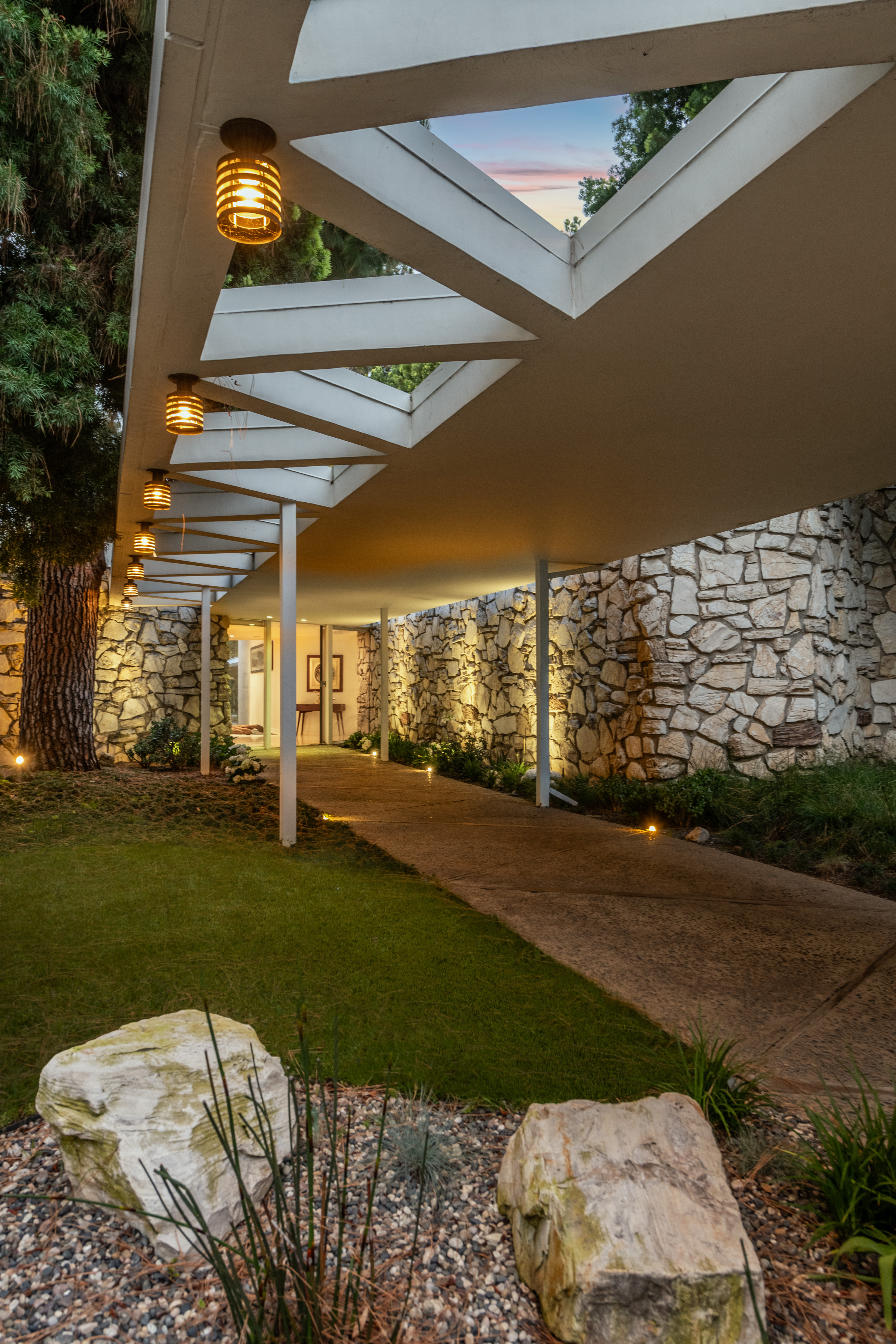 Beverly Hills, California, 90210, United States, 7 Bedrooms Bedrooms, ,2 BathroomsBathrooms,Residential,For Sale,1896171