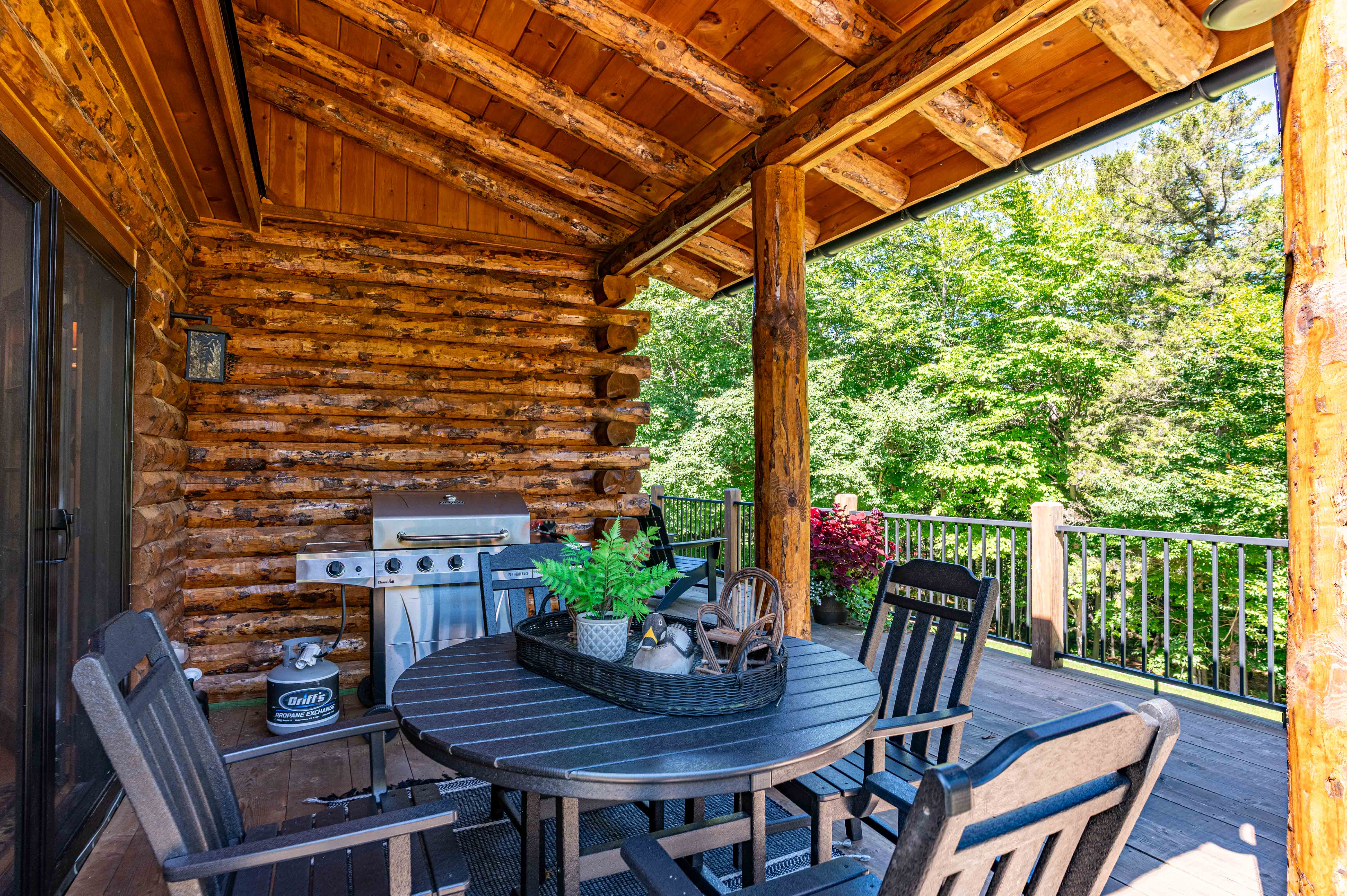  Log Cabin with Flair - 物件實景