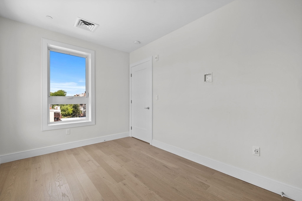 Boston, Massachusetts, 02128, United States, 2 Bedrooms Bedrooms, ,2 BathroomsBathrooms,Residential,For Sale,1942653