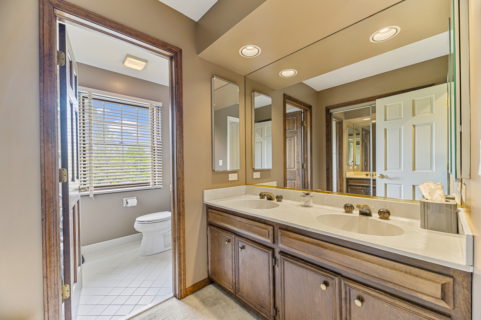 Glenview, Illinois, 60026, United States, 5 Bedrooms Bedrooms, ,4 BathroomsBathrooms,Residential,For Sale,1951003