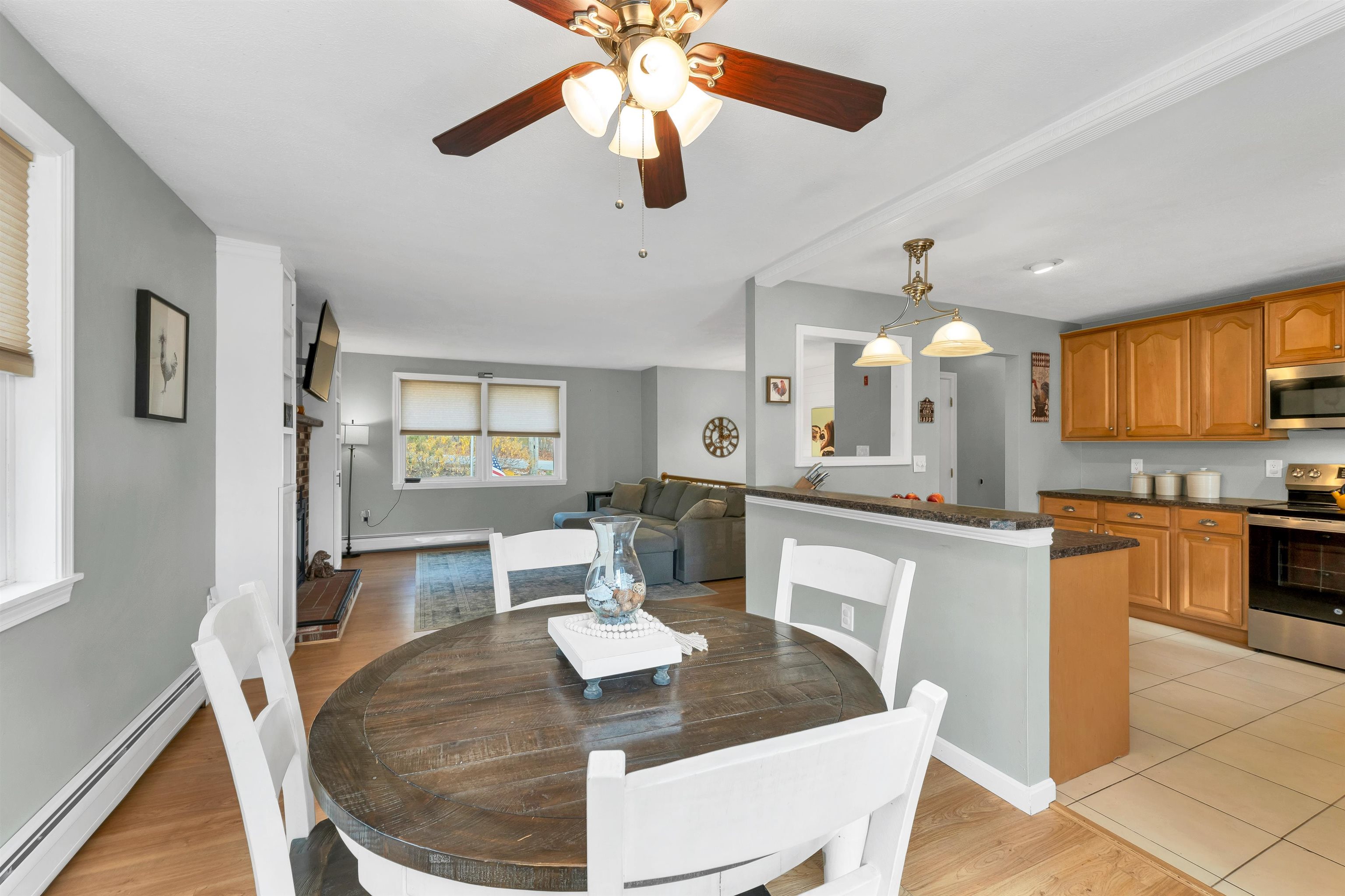 Hooksett, New Hampshire, 03106, United States, 3 Bedrooms Bedrooms, ,2 BathroomsBathrooms,Residential,For Sale,1992104