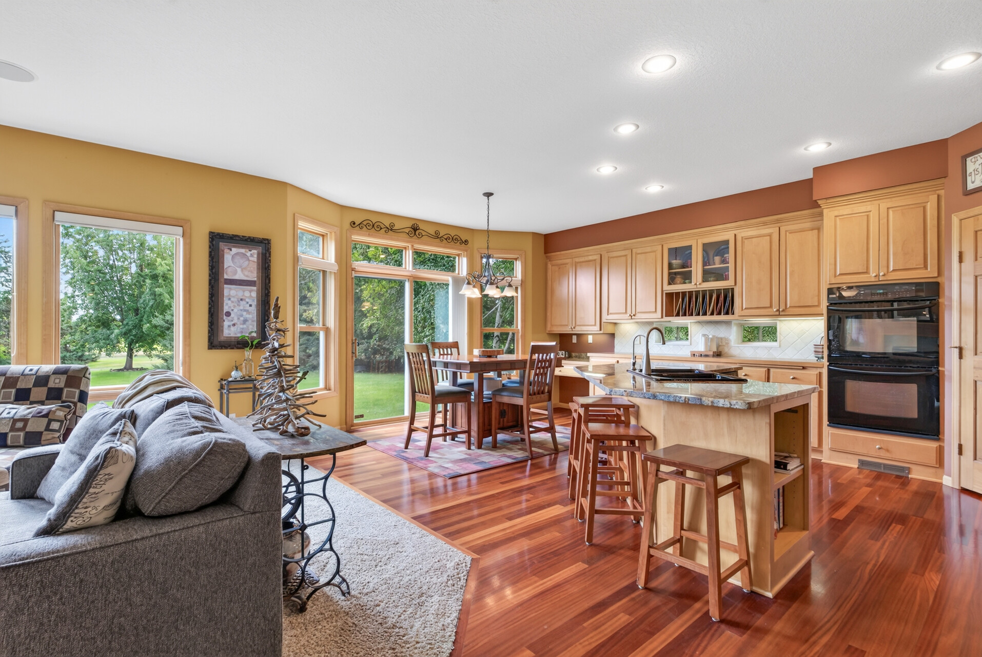  Elegant Fox Ridge Retreat with Exceptional Entertaining Spaces - 物件實景