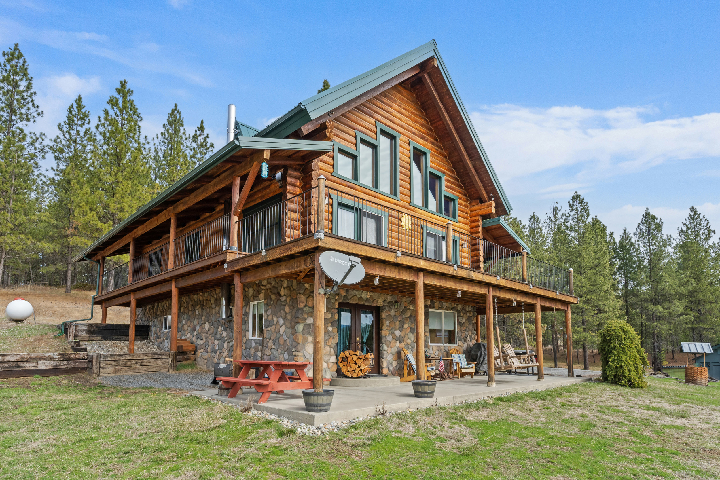 Colville, Washington, 99114, United States, 2 Bedrooms Bedrooms, ,3 BathroomsBathrooms,Residential,For Sale,1763209