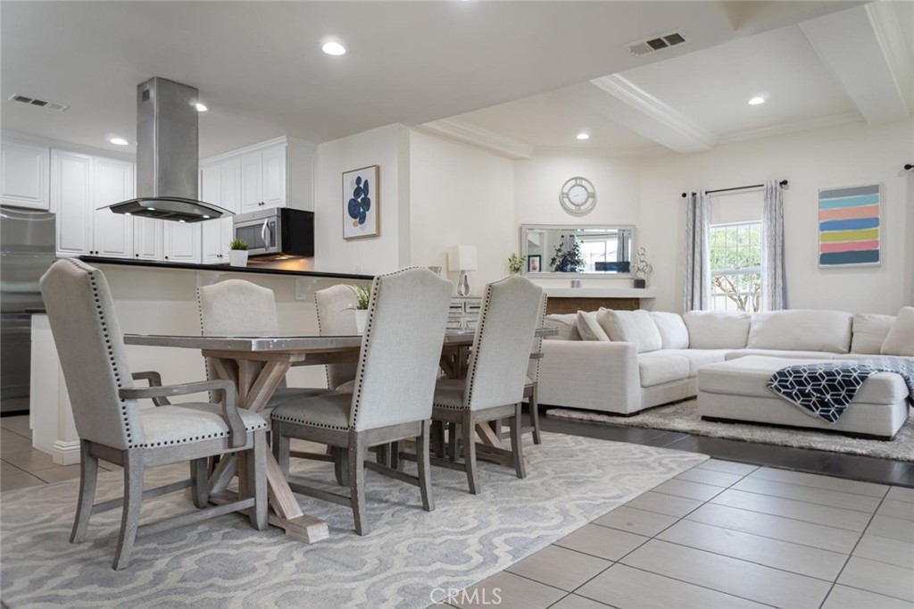 Los Angeles, California, 90043, United States, 3 Bedrooms Bedrooms, ,2 BathroomsBathrooms,Residential,For Sale,1981905