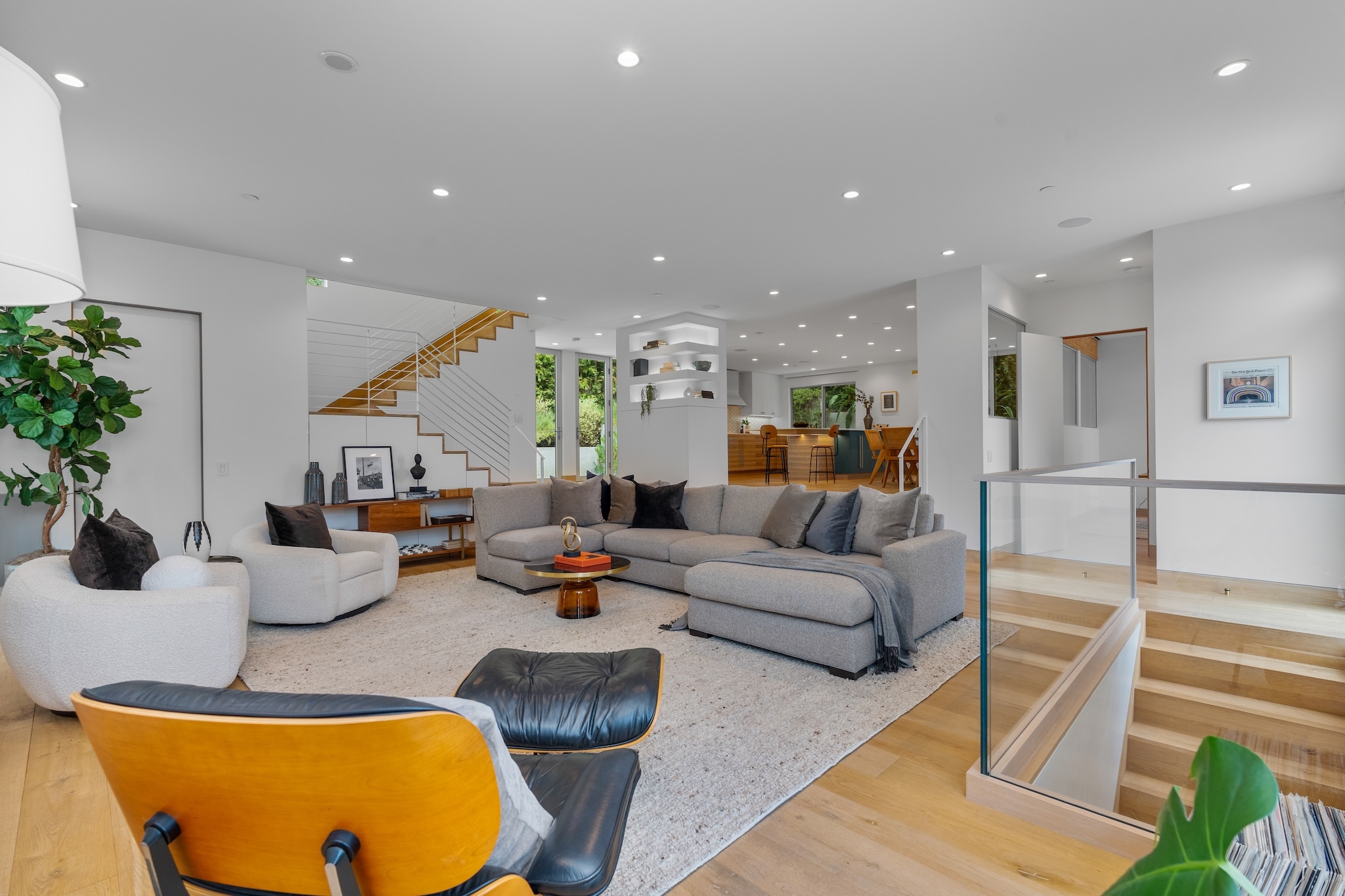  2129 Redcliff St - 物件實景