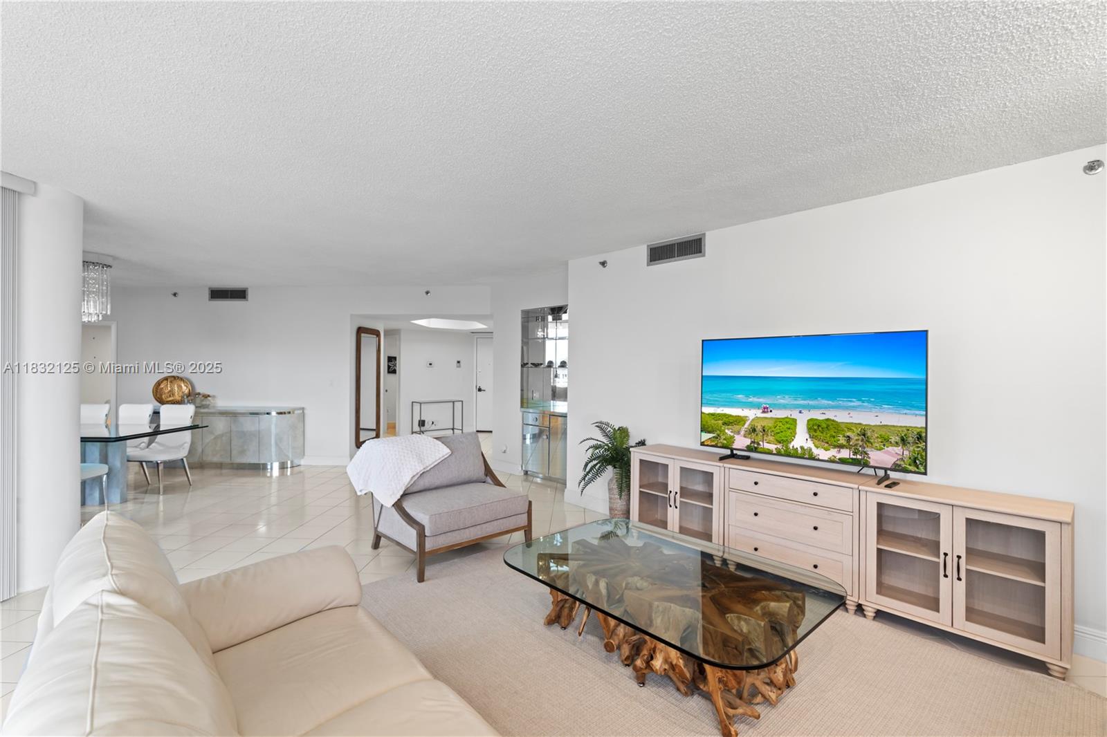Aventura, Florida, 33180, United States, 2 Bedrooms Bedrooms, ,3 BathroomsBathrooms,Residential,For Sale,1885240
