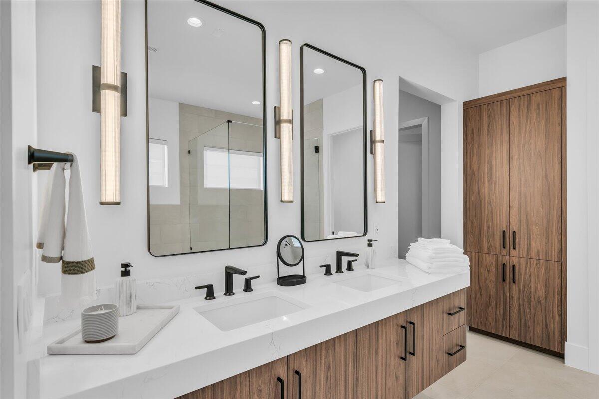 Santa Clara, Utah, 84765, United States, 3 Bedrooms Bedrooms, ,4 BathroomsBathrooms,Residential,For Sale,1904284