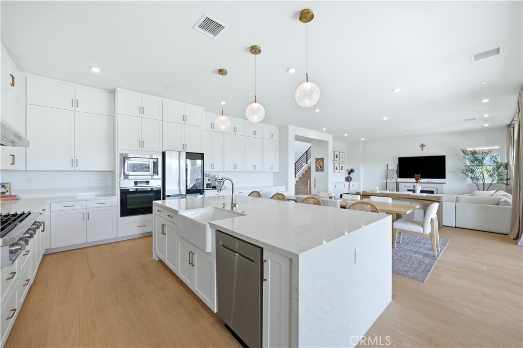 Fontana, California, 92336, United States, 4 Bedrooms Bedrooms, ,3 BathroomsBathrooms,Residential,For Sale,1995371