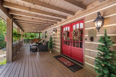 Murphy, North Carolina, 28906, United States, 3 Bedrooms Bedrooms, ,6 BathroomsBathrooms,Residential,For Sale,1933143