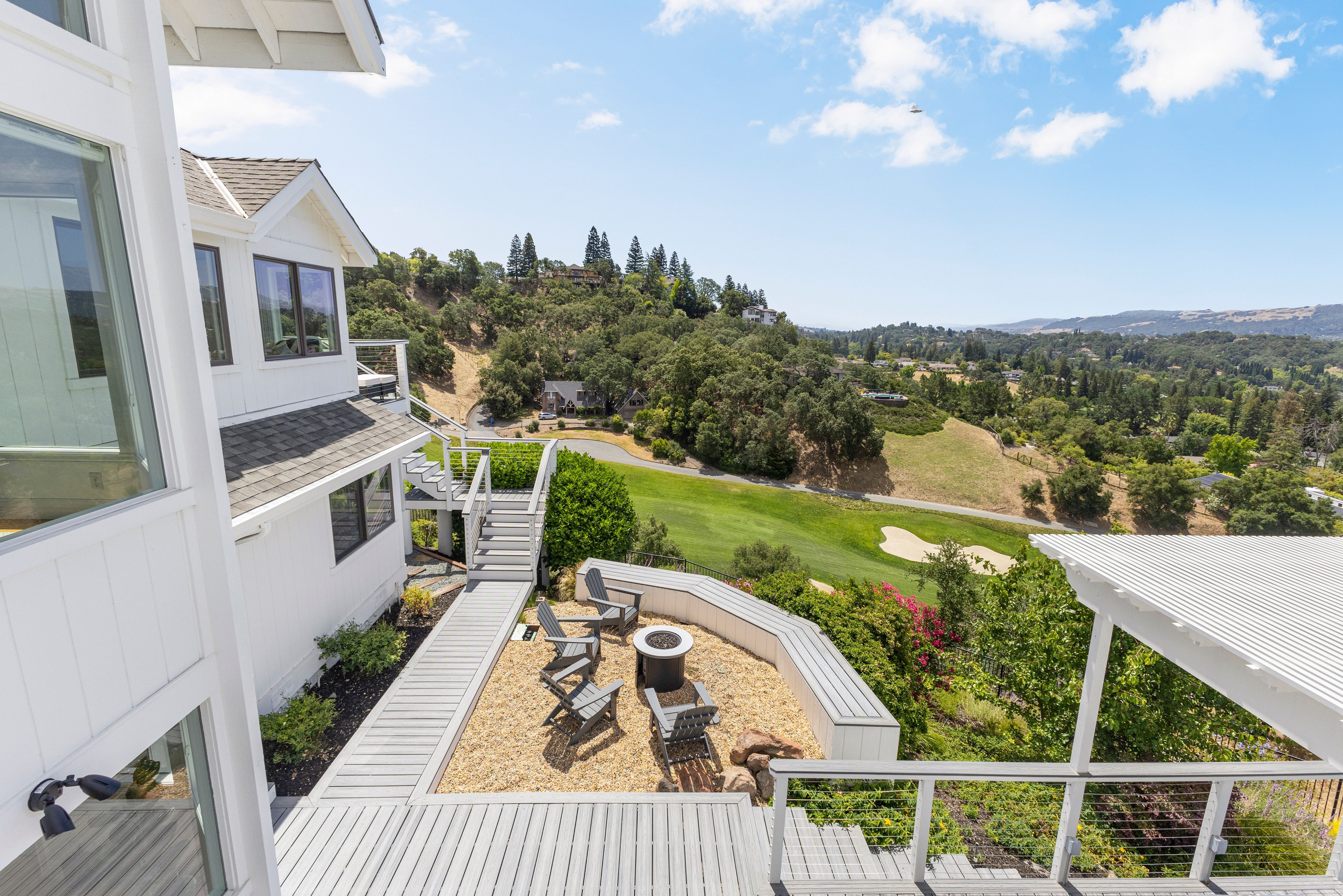  Sweeping Fairway Views Meet Rare Outdoor Living - 物件實景