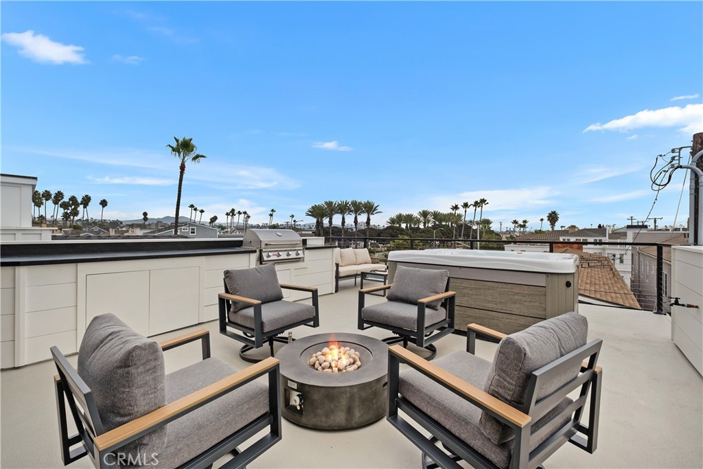 Newport Beach, California, 92663, United States, 5 Bedrooms Bedrooms, ,6 BathroomsBathrooms,Residential,For Sale,1993408