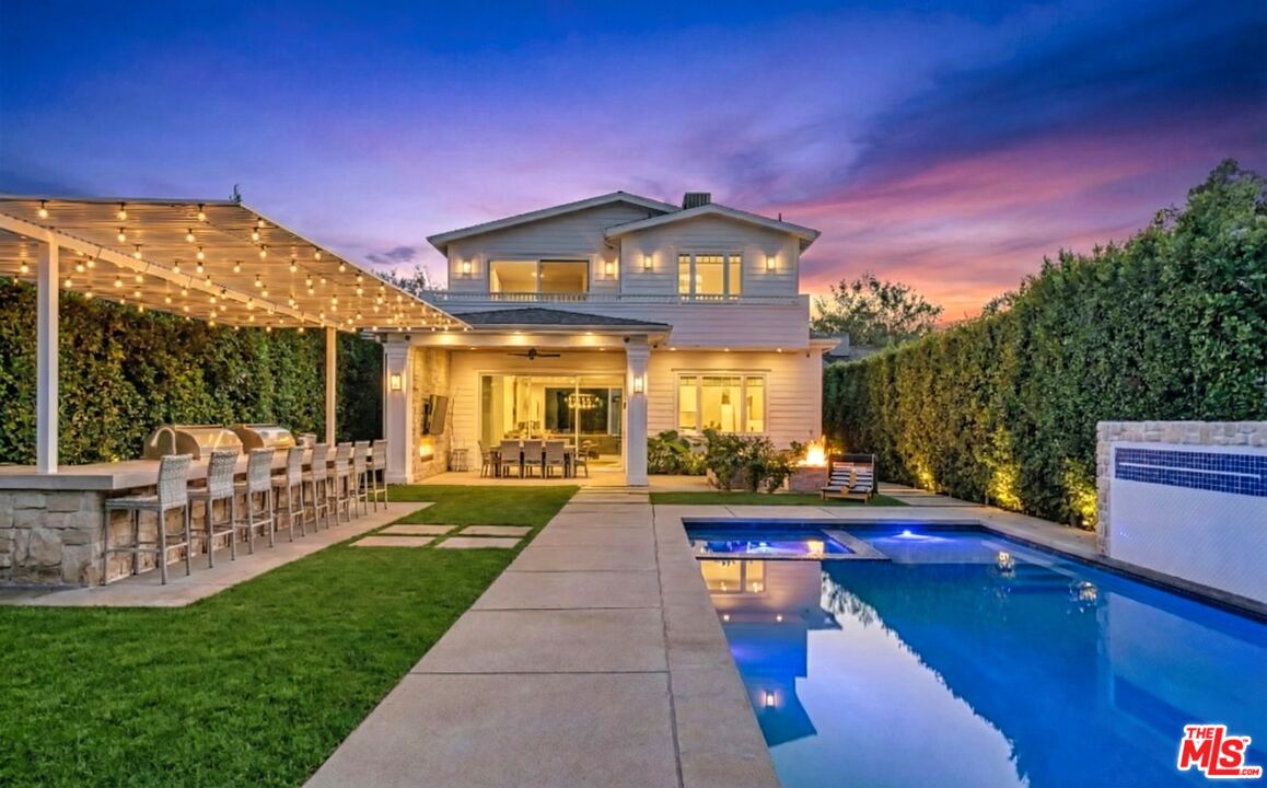 Valley Village, California, 91607, United States, 7 Bedrooms Bedrooms, ,8 BathroomsBathrooms,Residential,For Sale,1997303