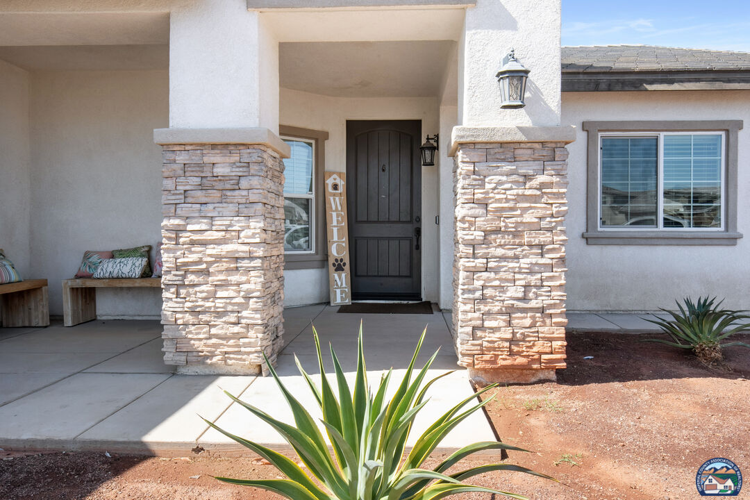 Imperial, California, 92251, United States, 4 Bedrooms Bedrooms, ,2 BathroomsBathrooms,Residential,For Sale,1969565