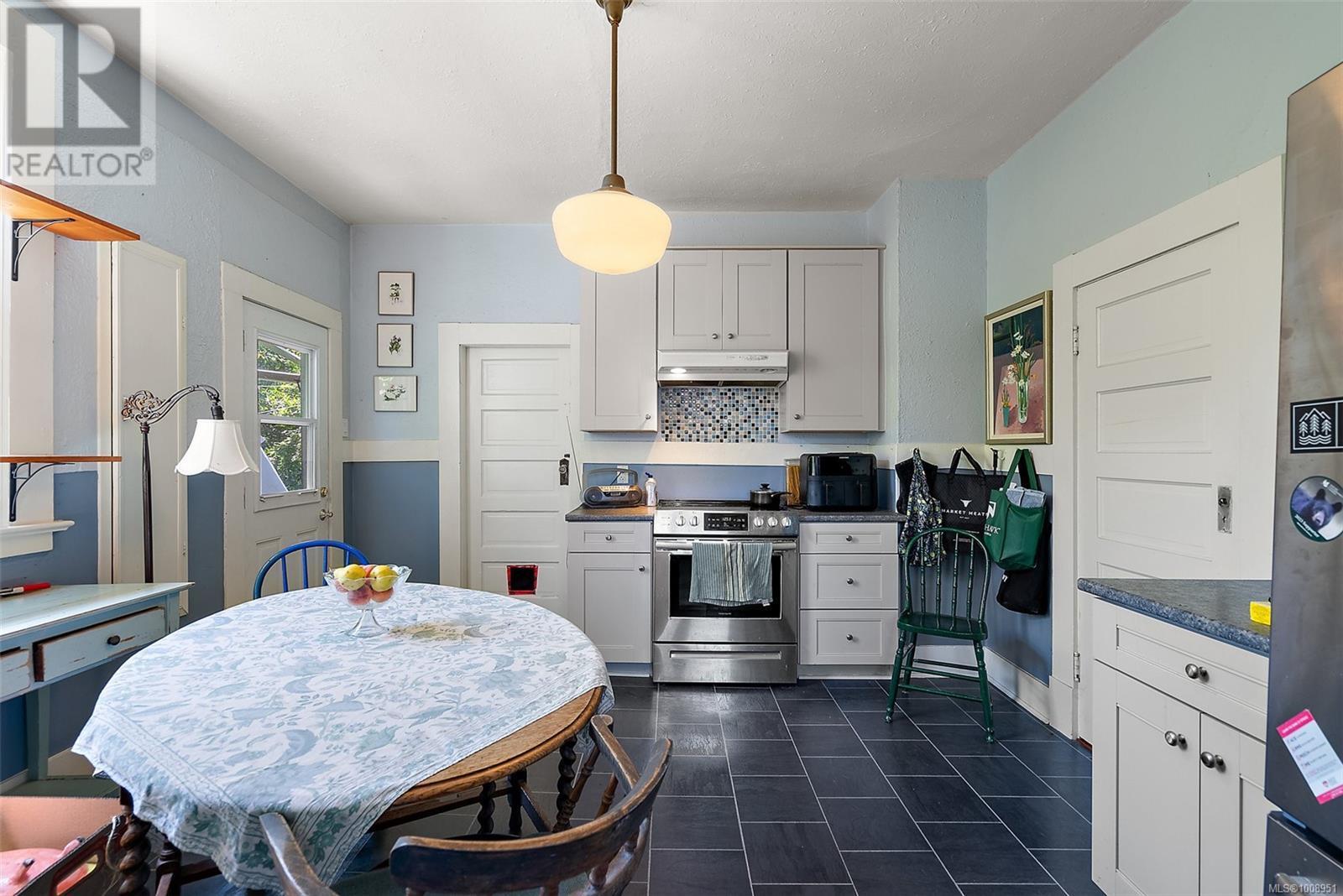 VICTORIA, British Columbia, V8V 2H6, CA, 3 Bedrooms Bedrooms, ,2 BathroomsBathrooms,Residential,For Sale,1906756