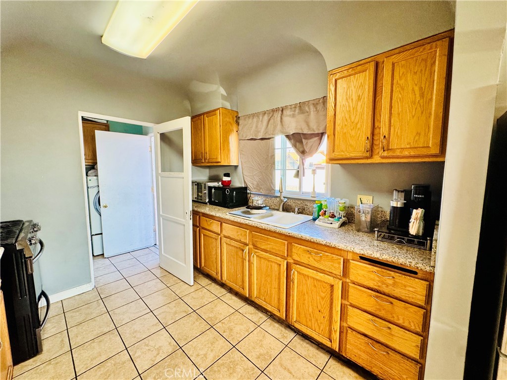 Los Angeles, California, 90023, United States, 4 Bedrooms Bedrooms, ,3 BathroomsBathrooms,Residential,For Sale,2013063