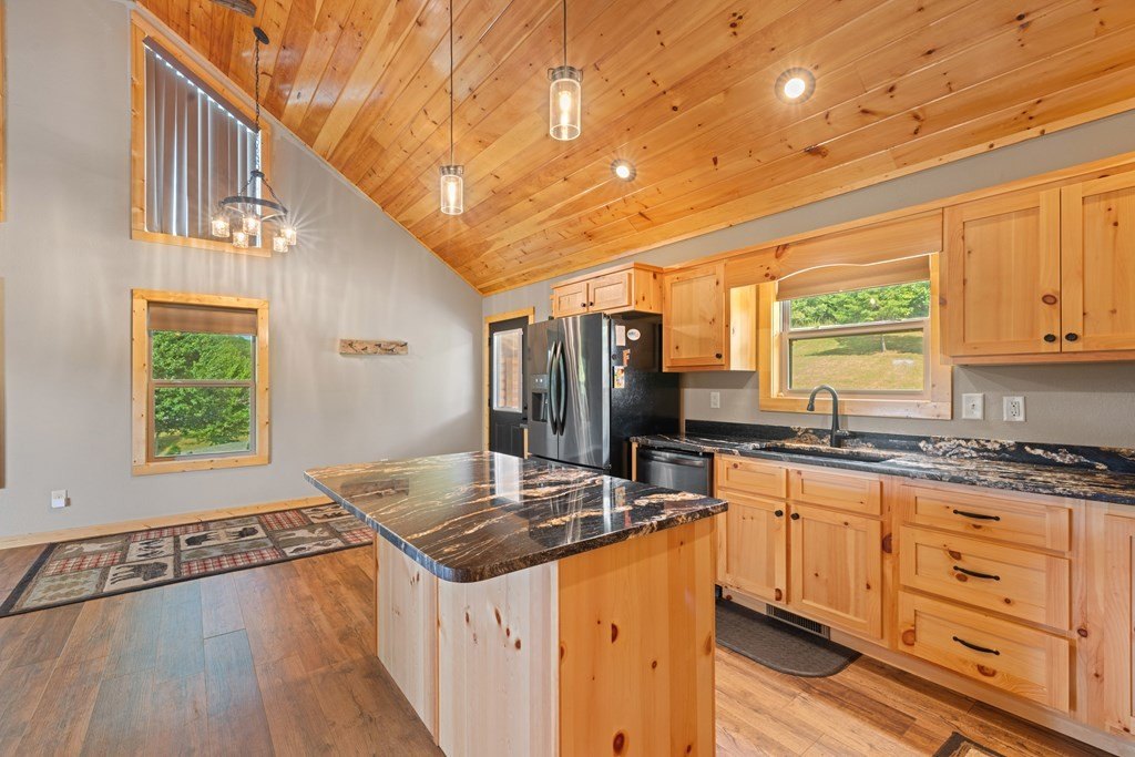 Murphy, North Carolina, 28906, United States, 4 Bedrooms Bedrooms, ,3 BathroomsBathrooms,Residential,For Sale,1905672
