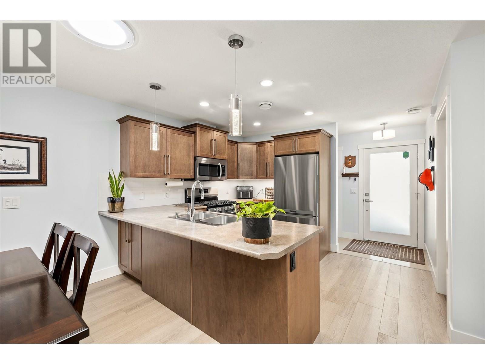KELOWNA, British Columbia, V1Y 1N1, CA, 2 Bedrooms Bedrooms, ,1 BathroomBathrooms,Residential,For Sale,1859956
