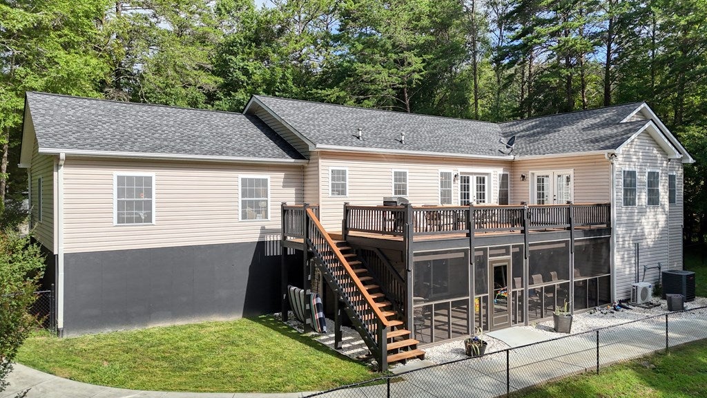 Murphy, North Carolina, 28906, United States, 3 Bedrooms Bedrooms, ,3 BathroomsBathrooms,Residential,For Sale,1902366