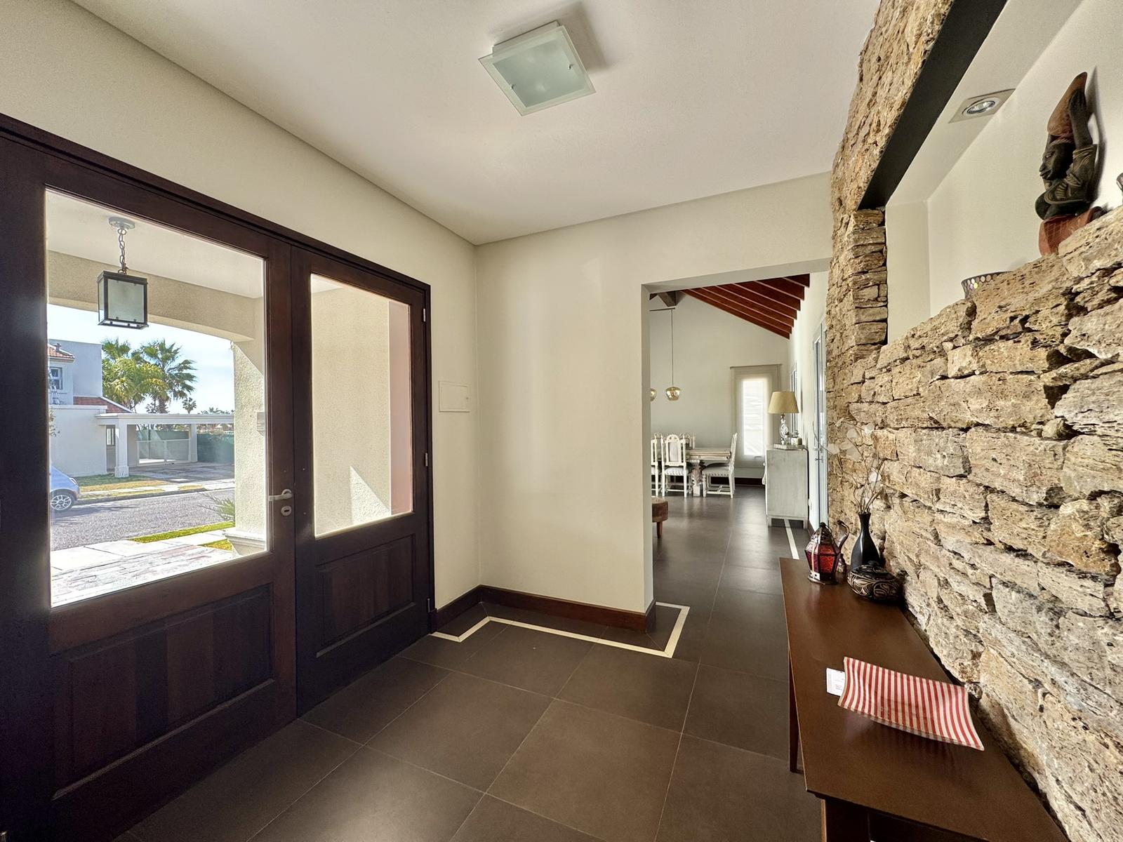 Godoy Cruz, AR-M, AR, 5 Bedrooms Bedrooms, ,4 BathroomsBathrooms,Residential,For Sale,1961859