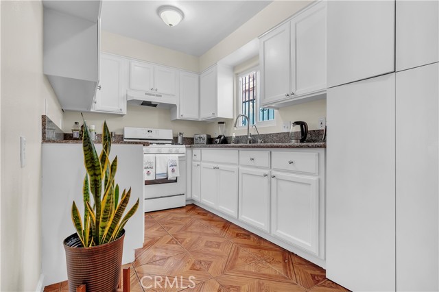 Los Angeles, California, 90059, United States, 3 Bedrooms Bedrooms, ,2 BathroomsBathrooms,Residential,For Sale,1916036
