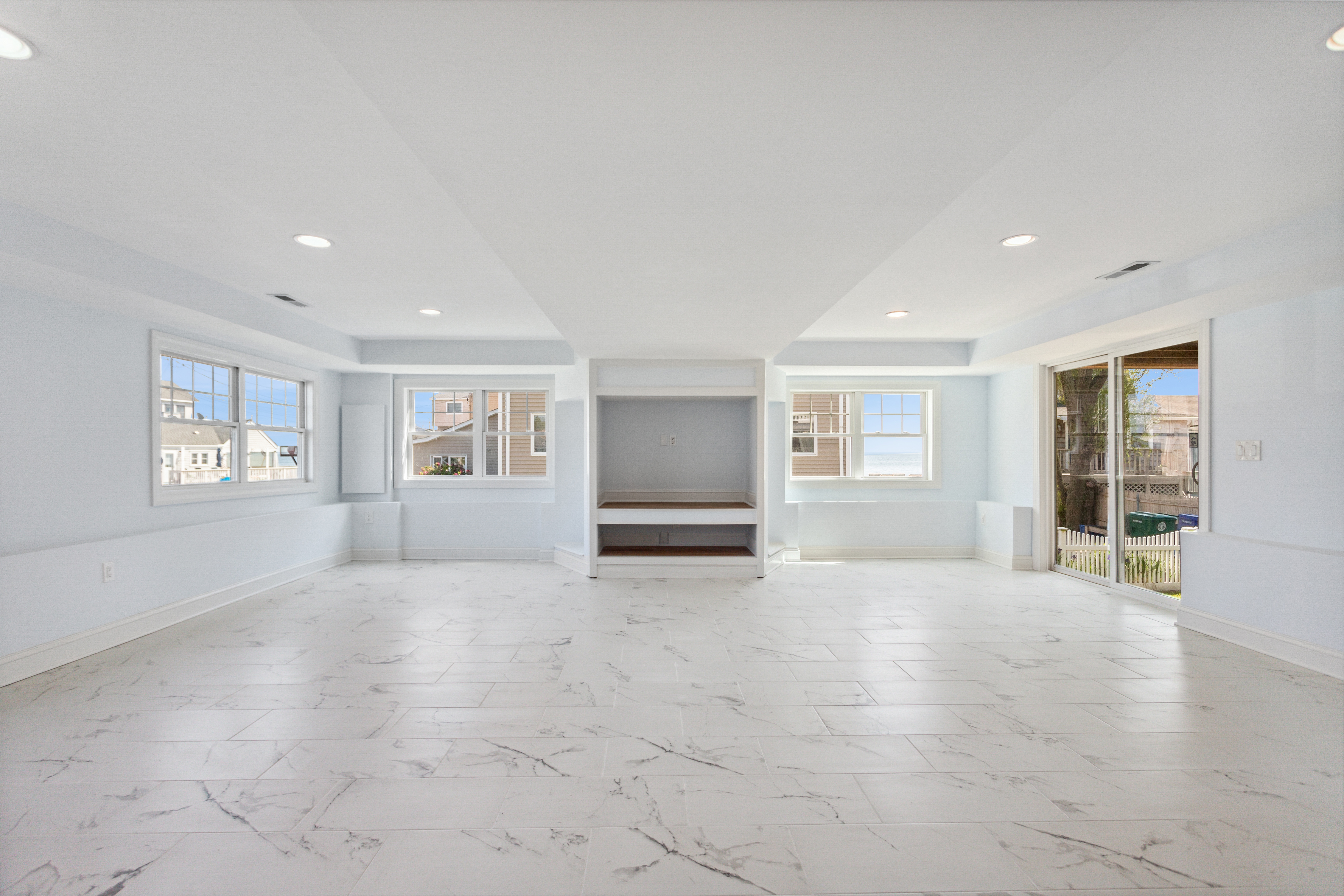  Rebuilt Coastal Gem Steps from the Sand - 物件實景