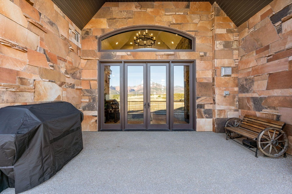 New Harmony, Utah, 84757, United States, 5 Bedrooms Bedrooms, ,6 BathroomsBathrooms,Residential,For Sale,2000791