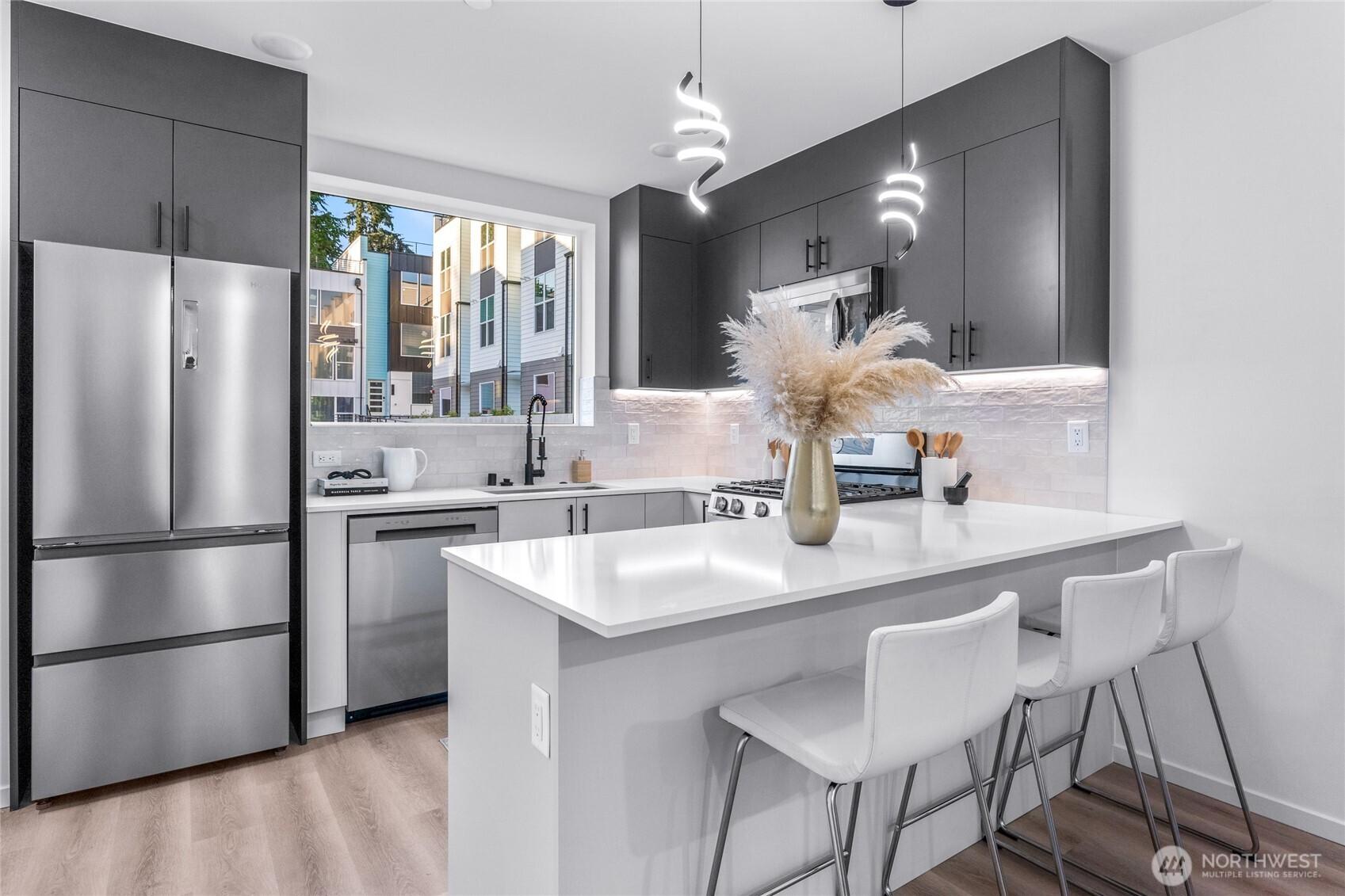 SEATTLE, Washington, 98125, United States, 3 Bedrooms Bedrooms, ,3 BathroomsBathrooms,Residential,For Sale,1995957