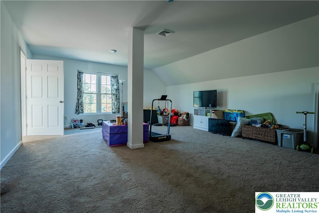 Bushkill Twp, Pennsylvania, 18064, United States, 14 Bedrooms Bedrooms, ,9 BathroomsBathrooms,Residential,For Sale,1903016