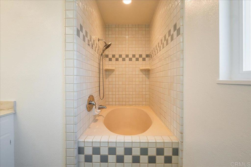 Fallbrook, California, 92028, United States, 3 Bedrooms Bedrooms, ,2 BathroomsBathrooms,Residential,For Sale,1947109