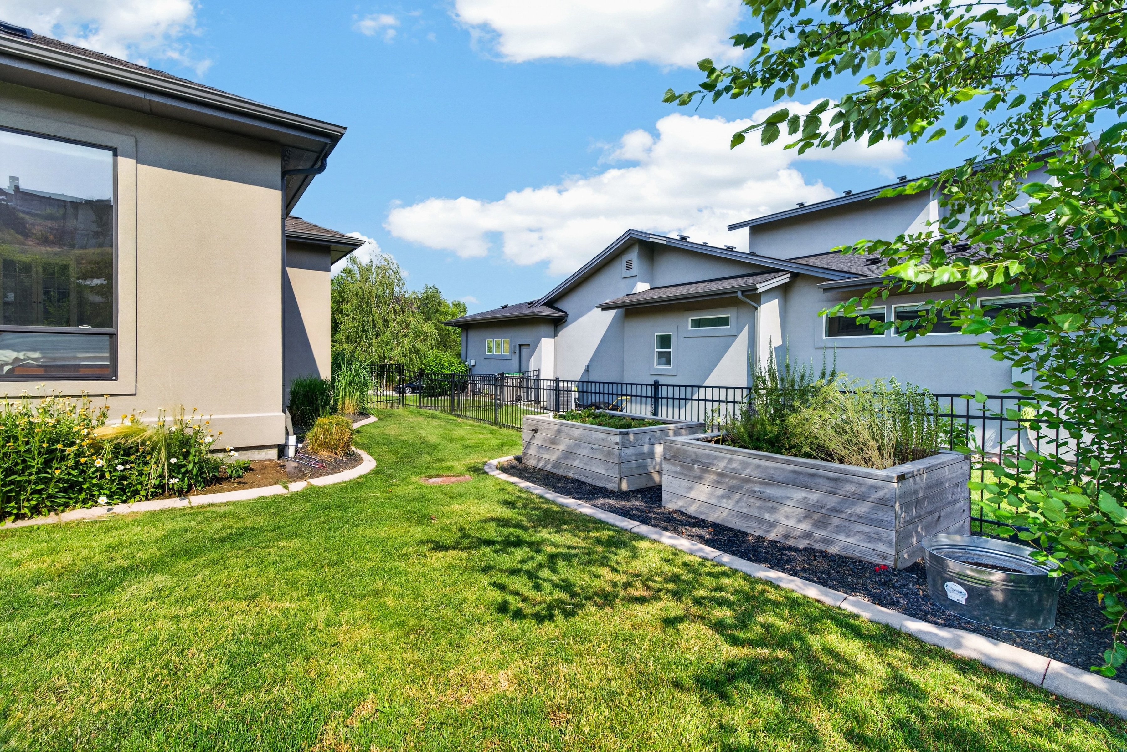  Elegant Single-Level Retreat Near Golf Course - 物件實景