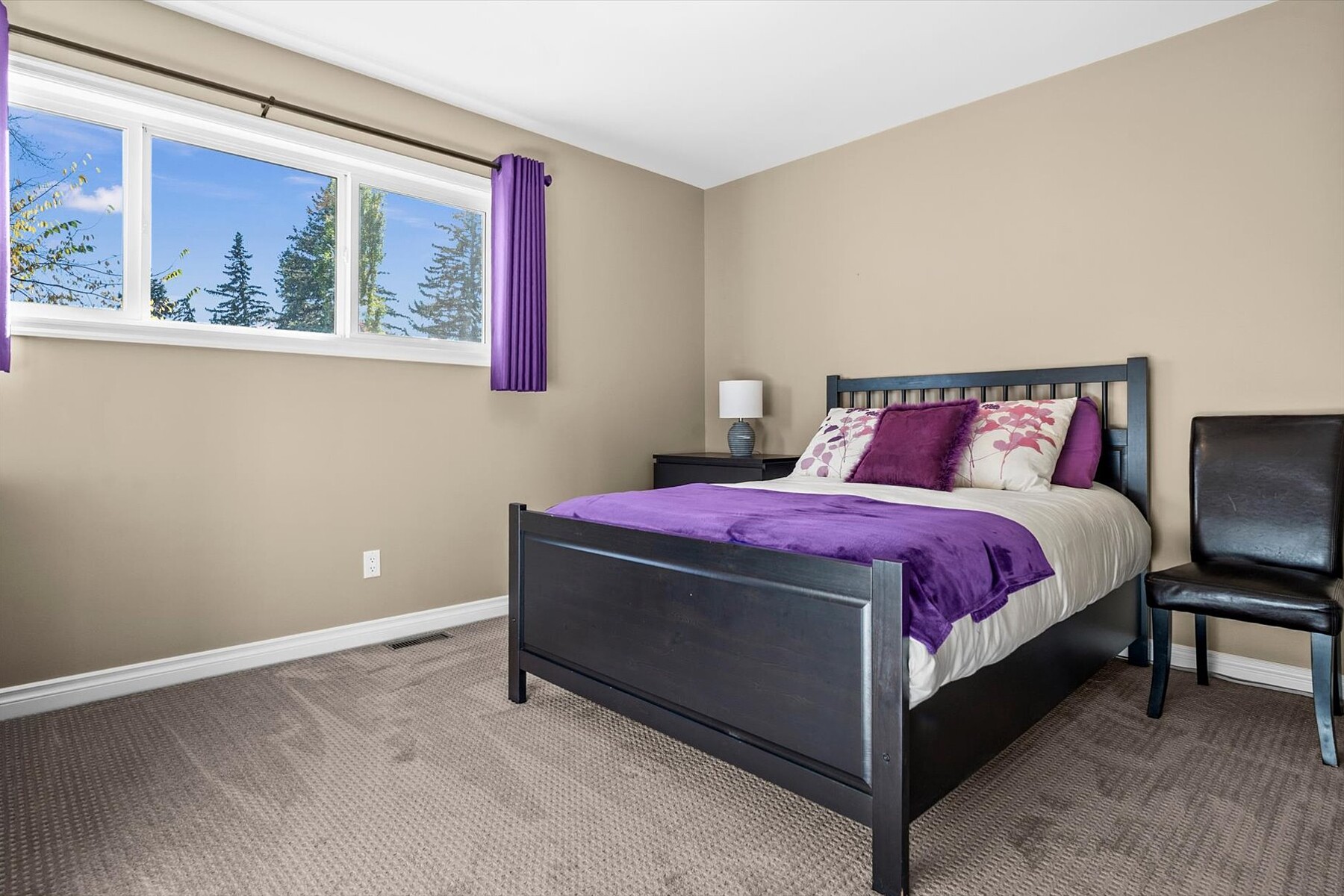 6526 Laurentian Way SW - 物件實景