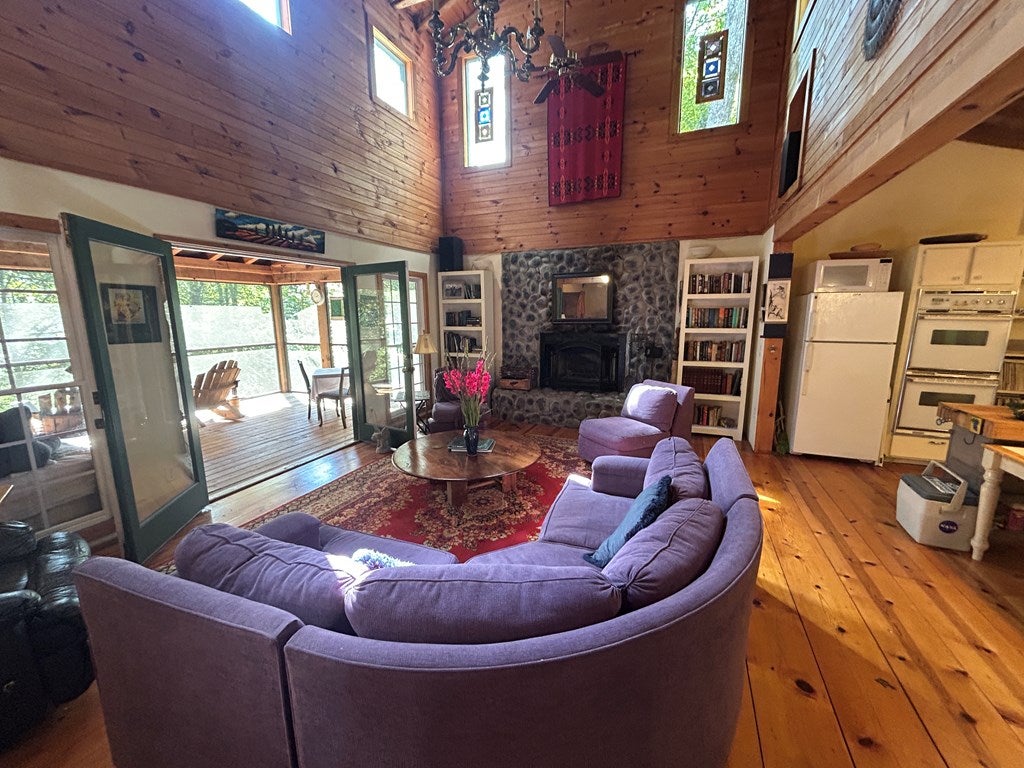 Blue Ridge, Georgia, 30513, United States, 3 Bedrooms Bedrooms, ,3 BathroomsBathrooms,Residential,For Sale,1954403