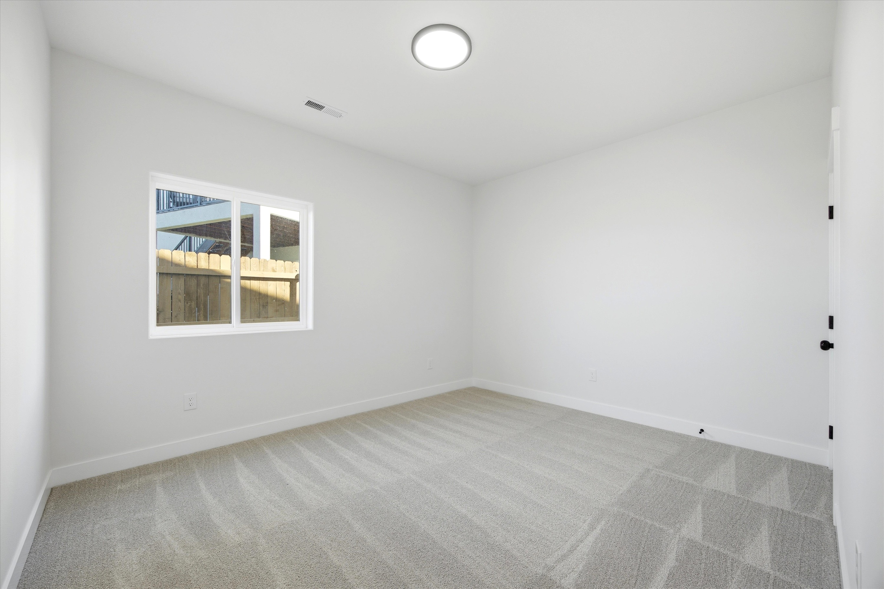  New 5-Bed Home w/ Daylight Basement & 3-Car Garage - 物件實景