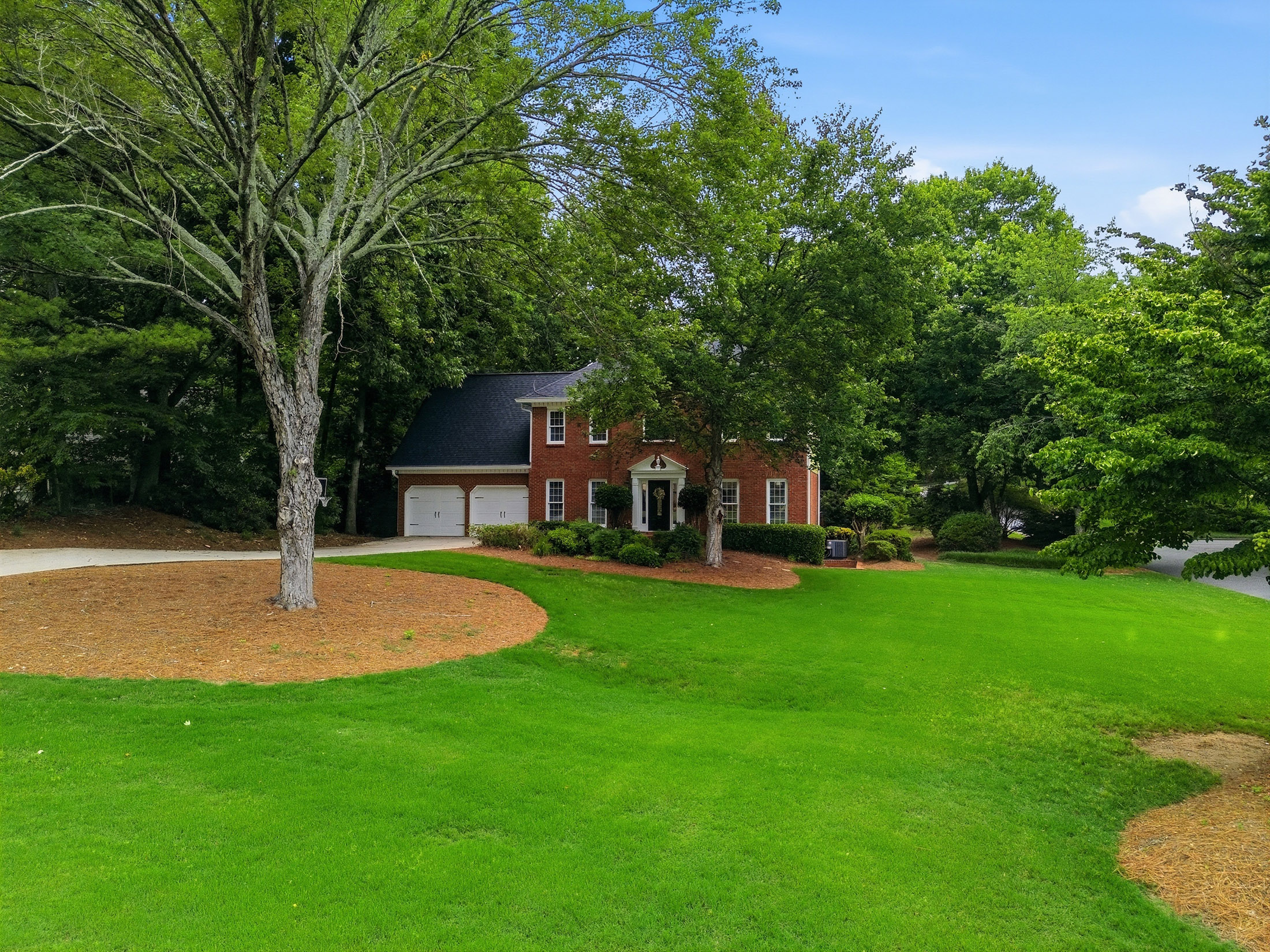  Tucked Into a Cul-de-Sac in Johns Creek’s Sought-After Glastonberry Neighborhood - 物件實景