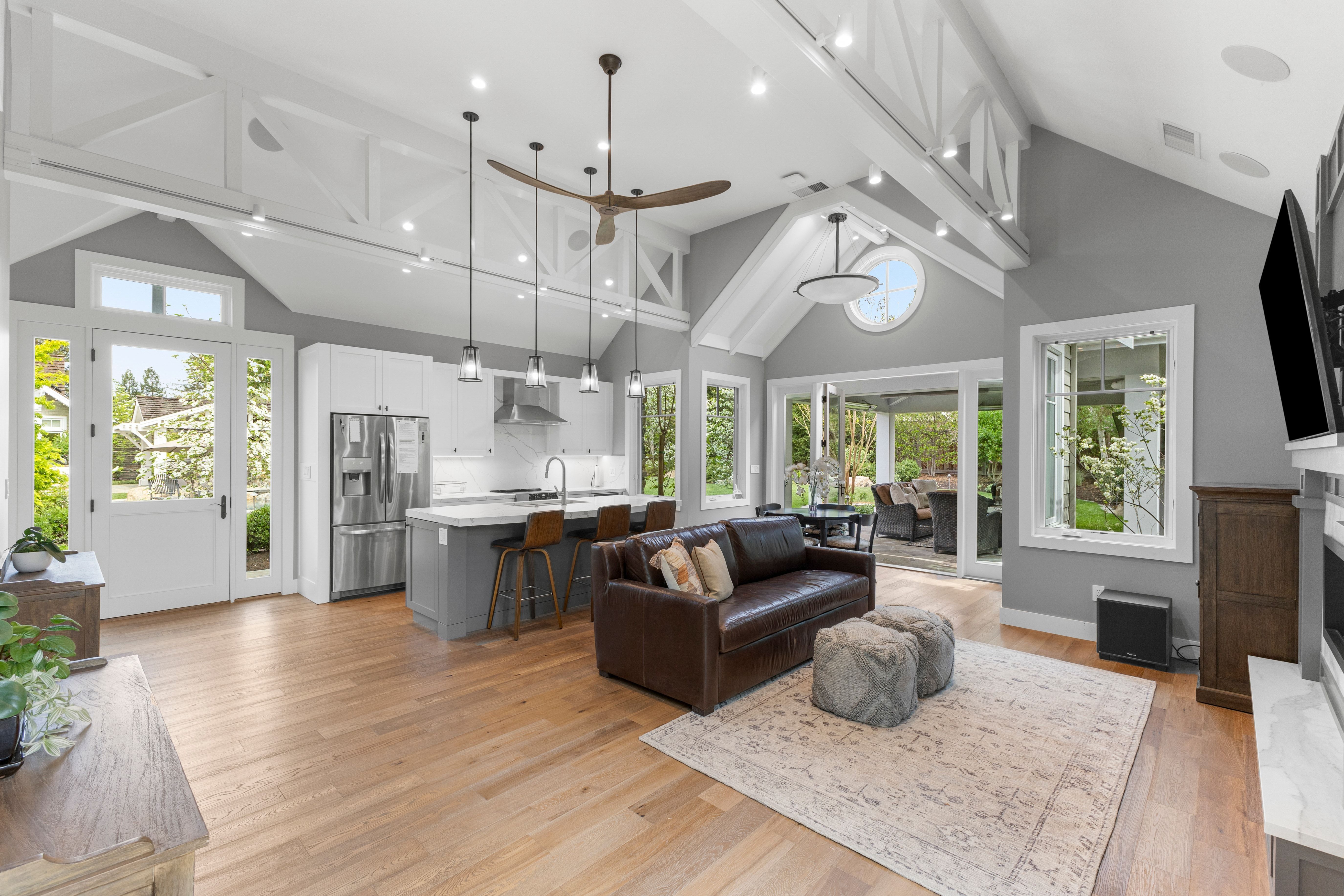  A Private One-Acre Compound Defined by Craftsmanship, Scale and Resort Living - 物件實景